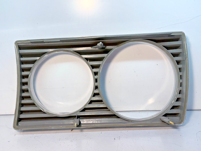 NOS OEM Mercedes Benz W123 240D 300D 300TD Right Head Light Trim C6-8