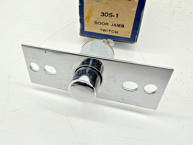NOS GENERAL DOOR JAMB SWITCH UNIVERSAL VINTAGE IN BOX 30S-1 C76-127