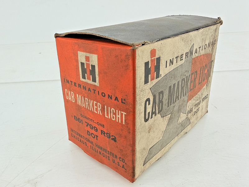 NOS 1969 - 1978 International Harvester Cab Marker Light 861 799-R92 C70-32