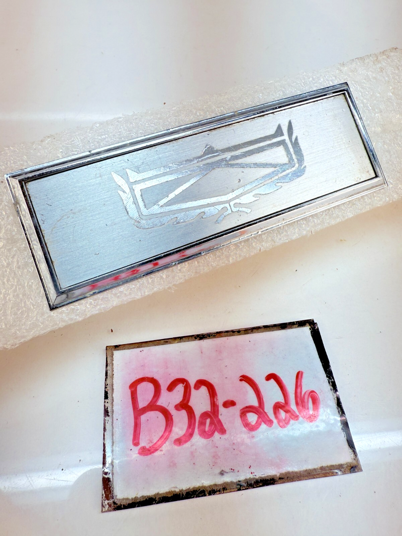 OEM 1977 - 1979 Ford LTD II Interior Door Panel Emblem D70B-65208A04-BA B32-226