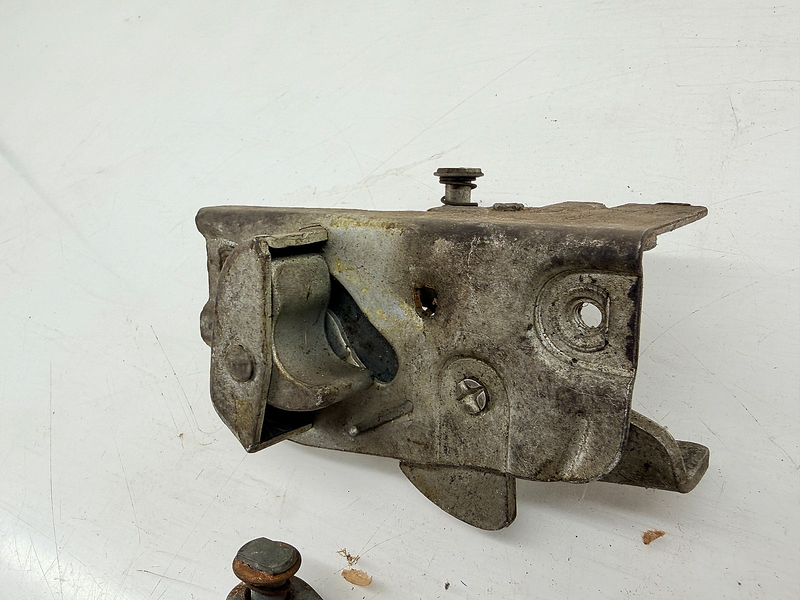 (1)- NOS 1952 1953 1954 1955 Chevrolet Front Door Lock RH GM 3698814 C70-10