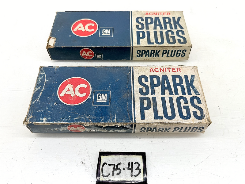 (1) NOS 1975 1976 Chevy GM HEI 350 400 AC R46SX Spark Plugs Box of 8 C75-43