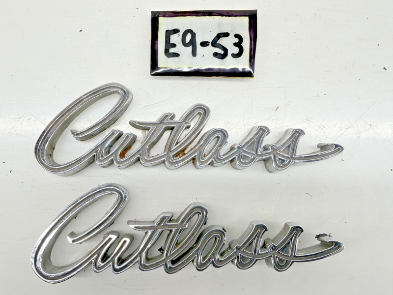 OEM 1968 1969 Oldsmobile Cutlass Front Fender Script Emblem Set 399503 E9-53
