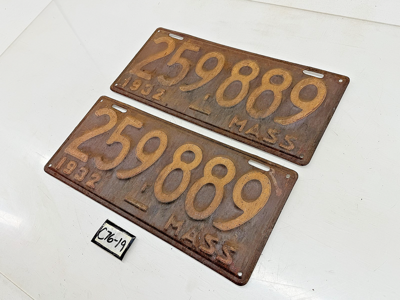Vintage PAIR 1932 259889 Massachusetts License Plate Sign MA 259.889 C76-19