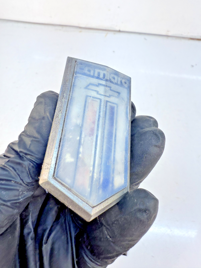 OEM 1980 1981 Chevrolet Camaro Front Nose Grill Grille Emblem GM 14013844 E8-23