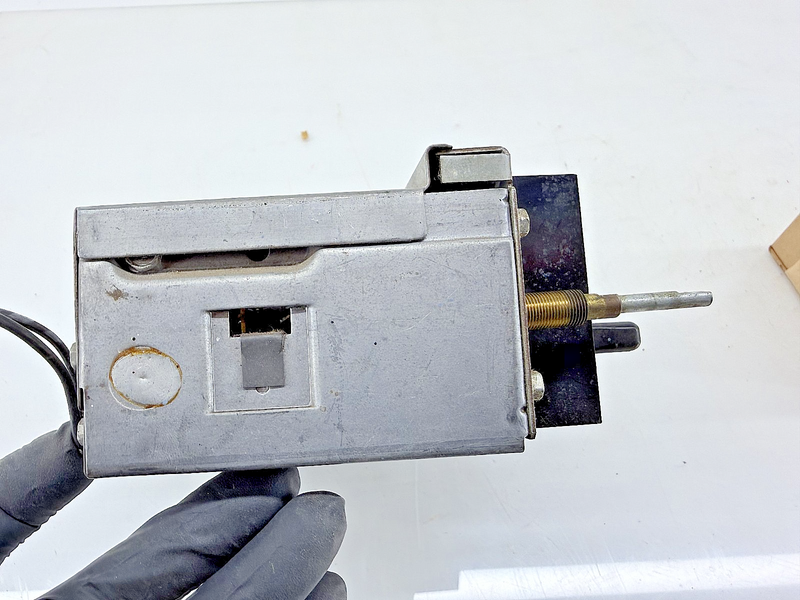 OEM FORD D4AA-18806-AA 1974 GALAXIE LTD THUNDERBIRD PHILCO AM RADIO C77-19