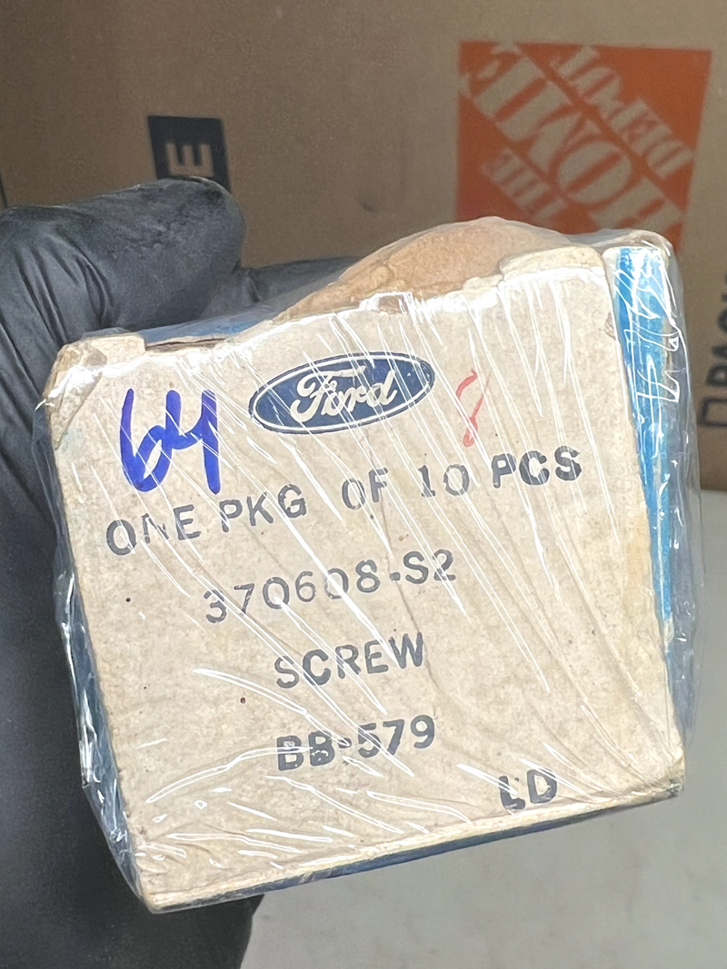 NOS Ford -  Bolt / SCREW 337609-S2 B28-64
