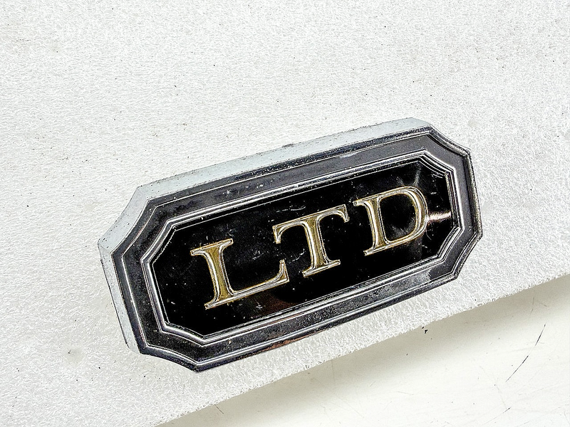 Vintage 1969 1970 FORD LTD GOLD LETTER BADGE ROOF SAIL PANEL EMBLEM E10-34