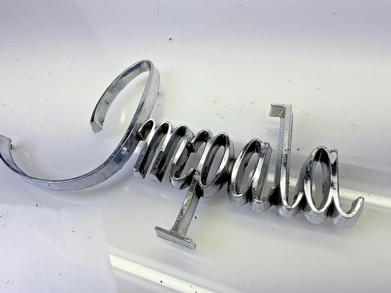 OEM 1968 Chevrolet Impala Front Fender Script Emblem Name Plate 3917489 68 E8-83