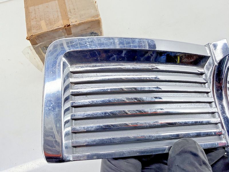 NOS GM 1962 OLDSMOBILE SUPER HOLIDAY 88 FRONT LH DOOR MOLDING CHROME 62 C51-22
