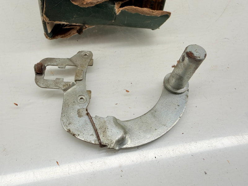 NOS 1958 FORD THUNDERBIRD TURN SIGNAL SWITCH PLATE FDU-13304-A C56-38