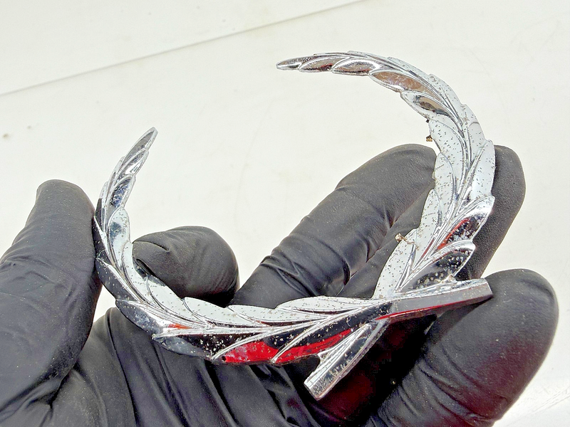 OEM 1976 - 1979 Cadillac Seville Eldorado Fleetwood Chrome Wreath Emblem E7-134