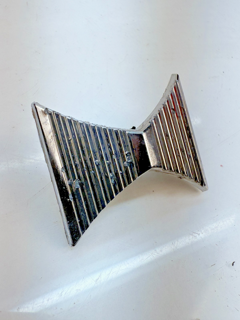 OEM 1962 Oldsmobile Starfire Tail Light IN-BETWEEN Moulding Trim Emblem E5-22