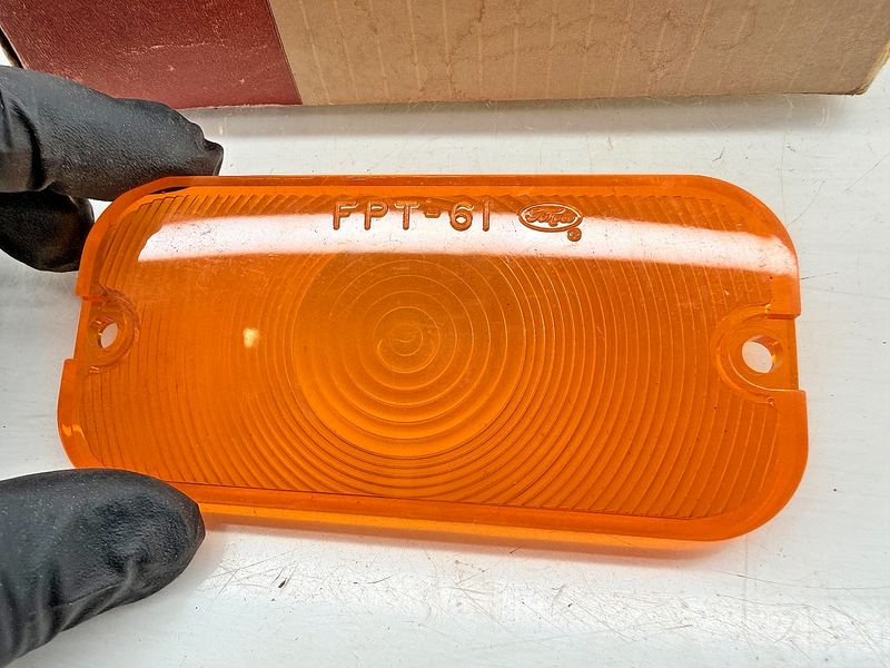 NOS 1963 1964 FORD GALAXIE MERCURY FAIRLANE PARKING LAMP LENS C3AZ-13208-A C68