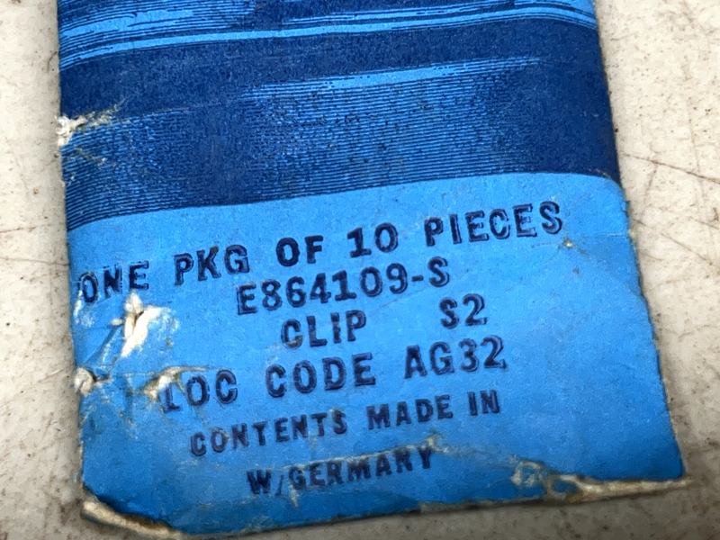 (9) NOS FORD HARDWARE CLIPS E864109-S B31-145