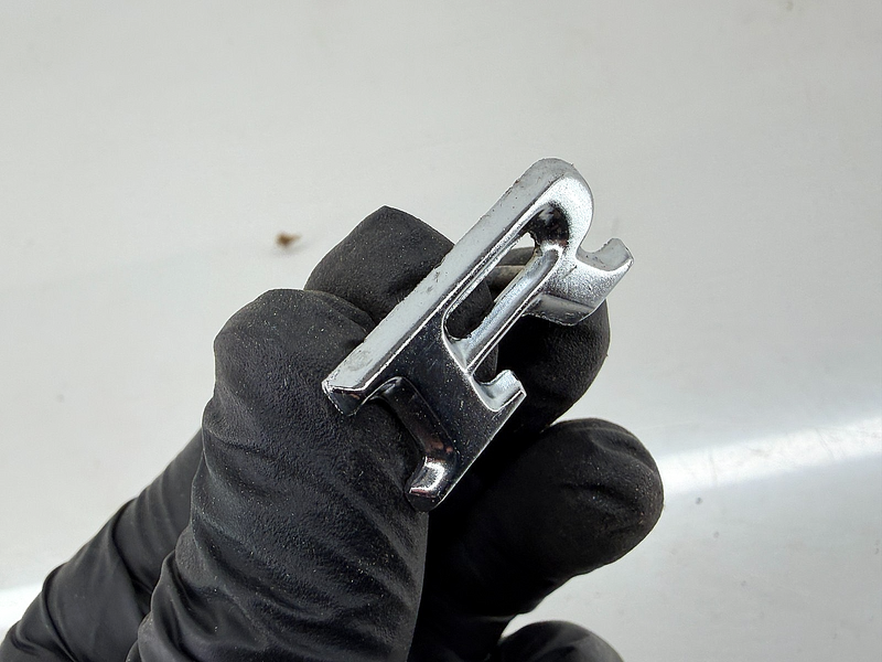 NOS 1973 - 1979 FORD MUSTANG GALAXIE LTD LETTER R EMBLEM D3AZ-16606-C C67-147