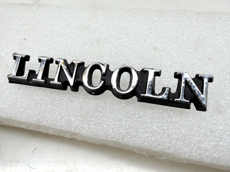 1975 -  1981 Lincoln Town Car Nameplate Emblem D5VB-5506042 E9-93