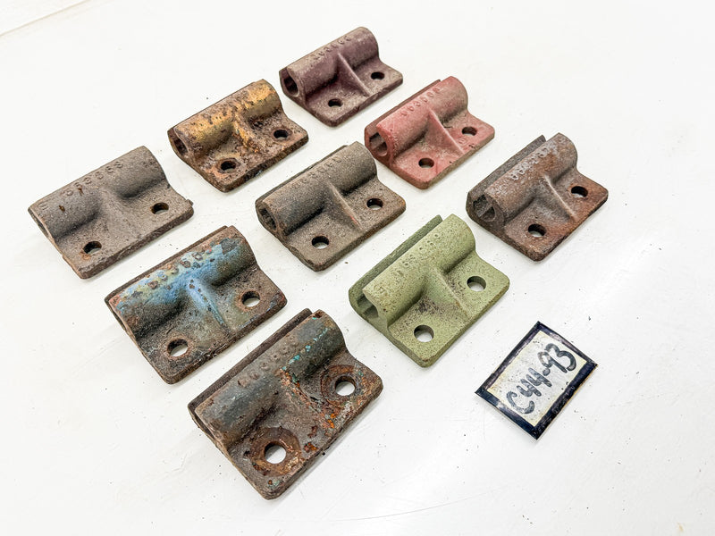 (1) OEM 1946 - 1971 WILLYS FORD JEEP TAILGATE HINGE BRACKET PLATE 663669 C44-93