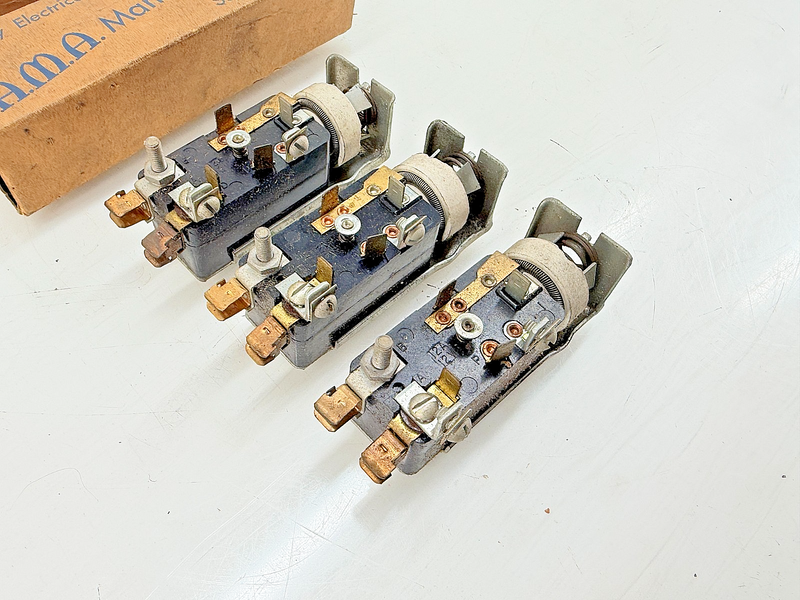 (1) NOS 1955 1956 1957 1958 1959 FORD TRUCK HEADLIGHT SWITCH C75-29