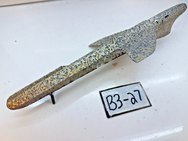 1951 Chevrolet Hood Emblem Ornament Jet Plate Wings Bullet Rocket 3695337 B3-27