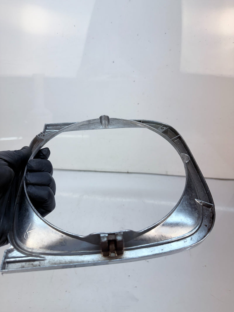 Passenger Right Headlight Door/Cover Trim Bezel 1972 CHEVY CHEVELLE 6261958 B1-7