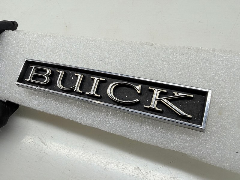 OEM 1968 - 1973 Buick Electra LeSabre Wildcat Emblem Badge  242104 E9-83