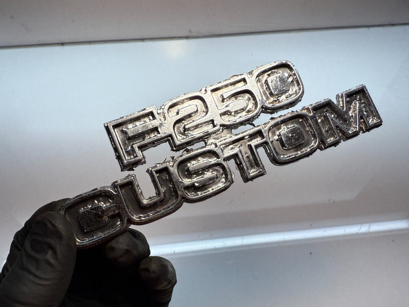 OEM 1977 1978 1979 Ford F250 Custom Emblem D7TB-16702-FWC B32-86