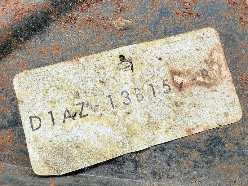 NOS 1971 FORD GALAXIE LTD RH HEADLAMP SPLASH SHIELD METAL D1AZ-13B159-B C58-23