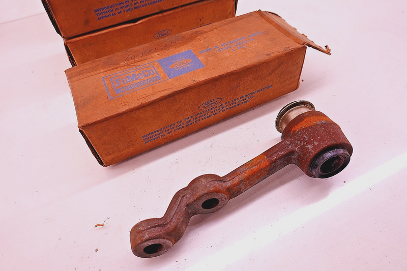 (1) NOS ORIGINAL 1960 - 1966 FORD FALCON MUSTANG IDLER ARM C3DZ-3352-L C55-18