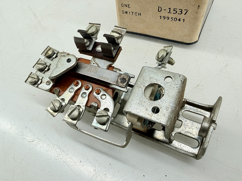 NOS 1940 - 1955 Chevrolet Corvette Pickup Suburban Deluxe Headlamp Switch C71-33