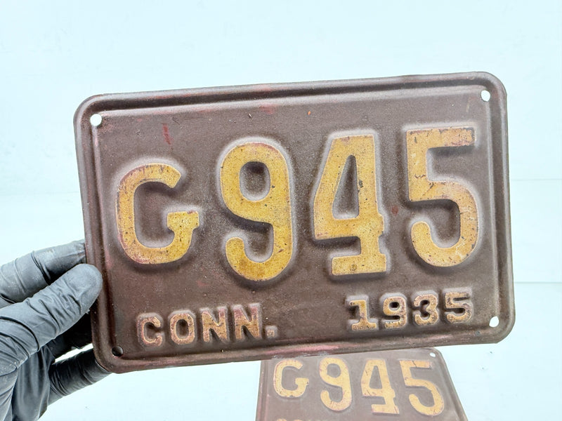 Original Paint PAIR of 1935 CT G945 Connecticut License Plate Metal Sign C47-20