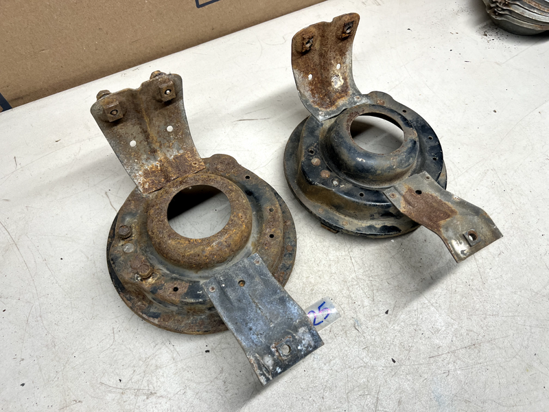 1960 GM Impala BelAir Biscayne Headlight Bucket Mounting Bracket El Camino B25-3