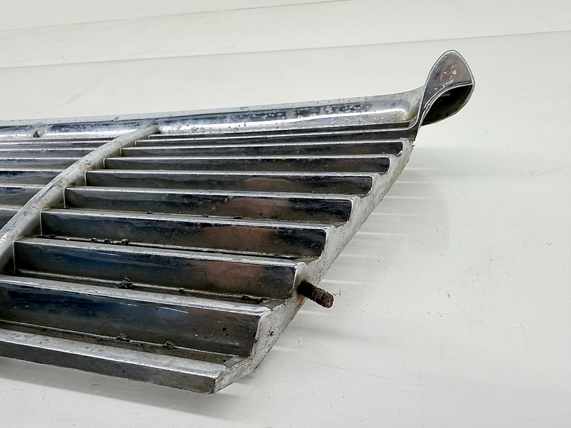 OEM 1961 Pontiac Left Grille Catalina Super Duty Bonneville GM 538535 B43-60