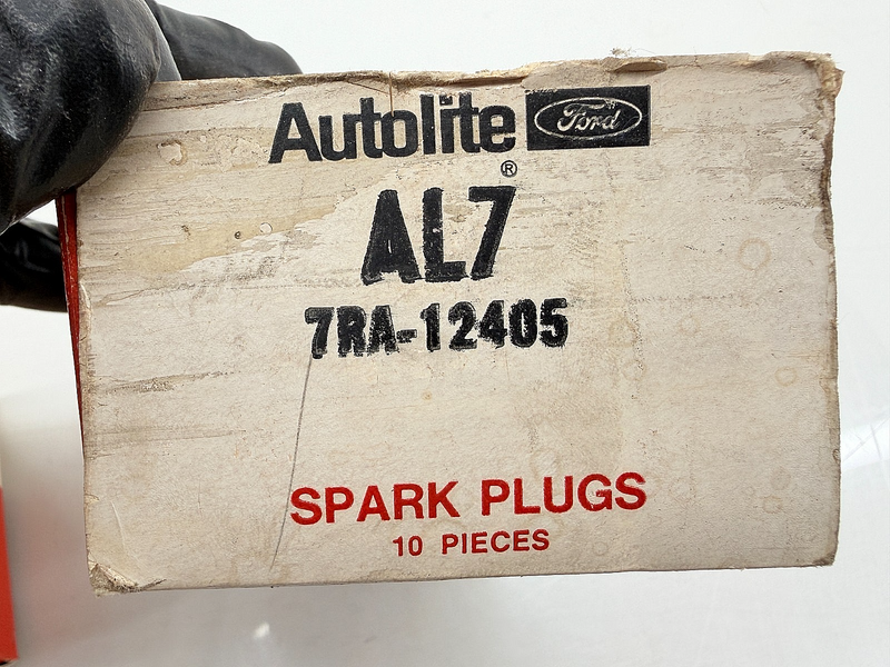 NOS 1949 - 1953 / 1961 - 1963 FORD Spark Plugs 352-390 - 406 FE 7RA-12300-C C66