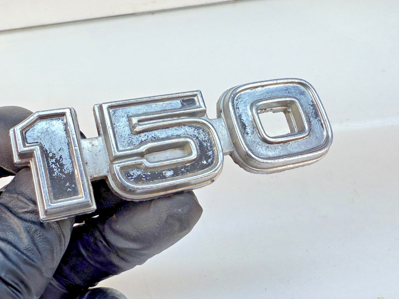 OEM 1975 - 1979 Ford Econoline 150 Emblem D5UB-11291C00 1976 1977 1978 B32-211