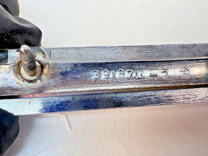 VINTAGE RARE OEM 1960's OLDSMOBILE EMBLEM 391870 E7-36