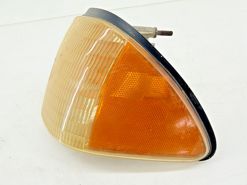 OEM 1987 - 1993 Mustang Foxbody RH Front Side Marker Light E7ZB-15A428-AC B25-41