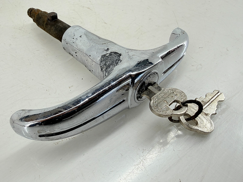 Vintage OEM GM 1946 1947 1948 Oldsmobile Trunk Handle w/ Keys C67-17