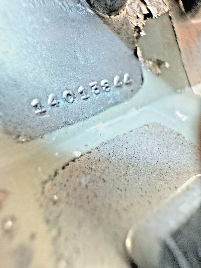 OEM 1980 1981 Chevrolet Camaro Front Nose Grill Grille Emblem GM 14013844 E8-23