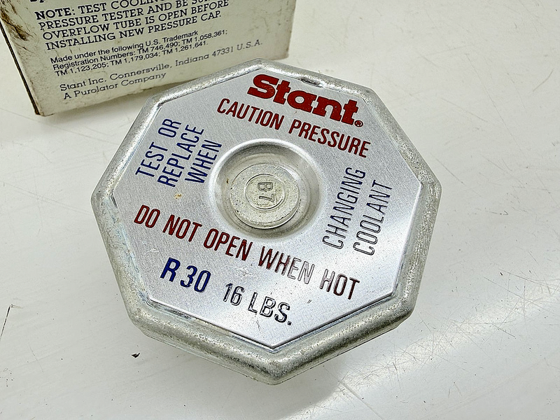 NOS STANT R30 RADIATOR CAP 16 LBS IN BOX VINTAGE C77-62