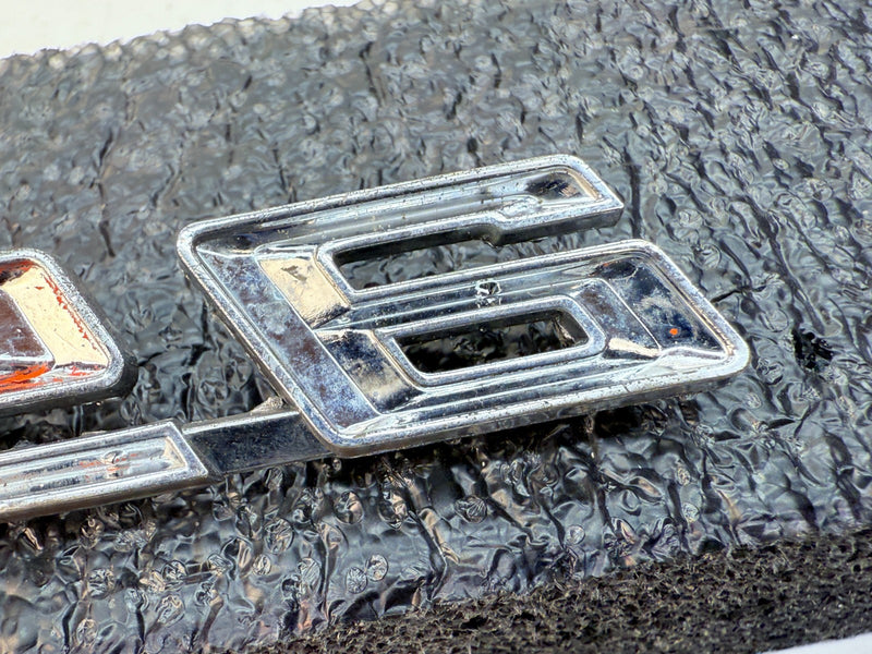 OEM 1967 PONTIAC LEMANS TEMPEST 326 EMBLEM 9787904 GM E5-18