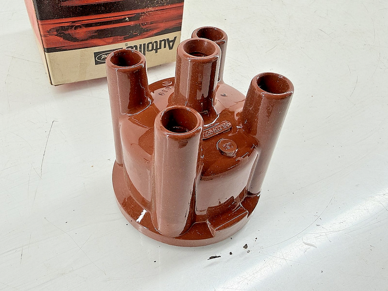 NOS AUTOLITE DH-157 DISTRIBUTOR CAP D1FZ-12106-A 1971 FORD PINTO 4CYL C77-37