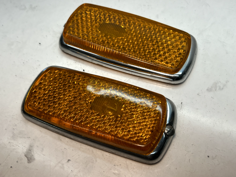 (2) OEM Mercedes 1963-1976 Front Side Amber Marker W109 W108 ULO 302 00/30 C2-46