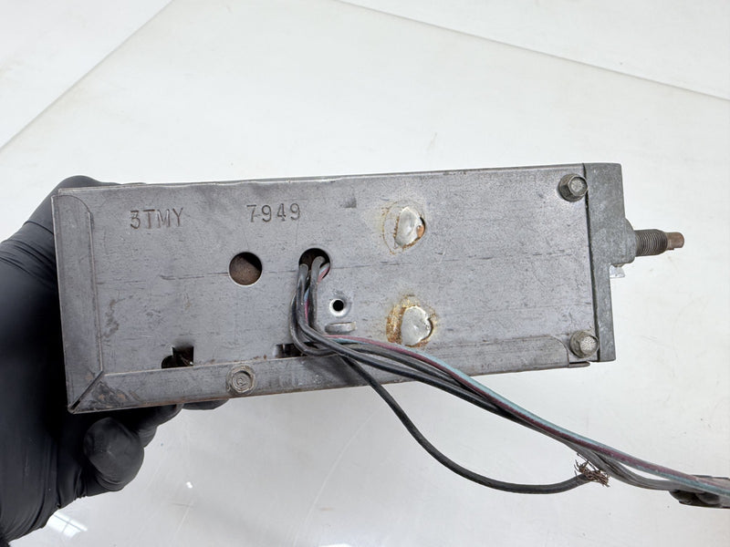 Classic Original 1962 - 1963 FORD FoMoCo Radio 3TMY  B77-11