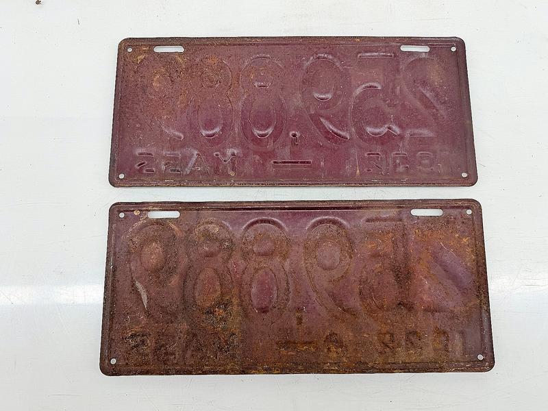 Vintage PAIR 1932 259889 Massachusetts License Plate Sign MA 259.889 C76-19