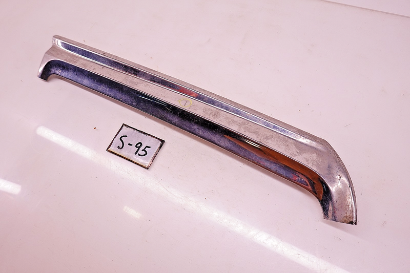 OEM 1966 1967 Ford Fairlane Comet 2dr HT Windshield Trim Molding Reveal RH S-95