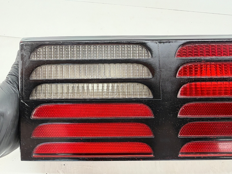 OEM 1987 - 1993 Mustang Foxbody Gt RH Red Tail Light Assembly E3ZB-13440-AC B81