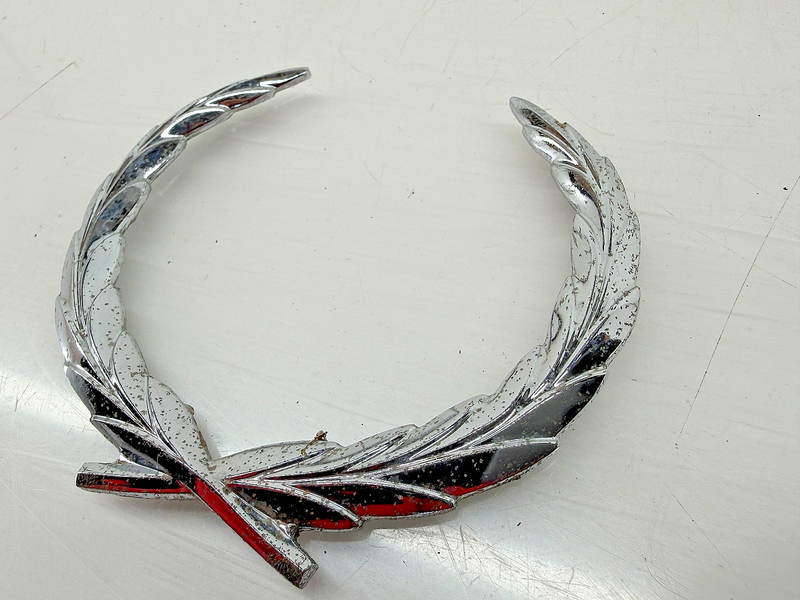 OEM 1976 - 1979 Cadillac Seville Eldorado Fleetwood Chrome Wreath Emblem E7-134