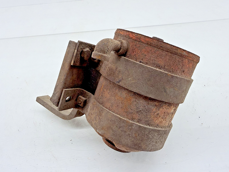 Original Jeep Willys Filter Oil Filter Canister & Bracket Rat Rod MB C49-15