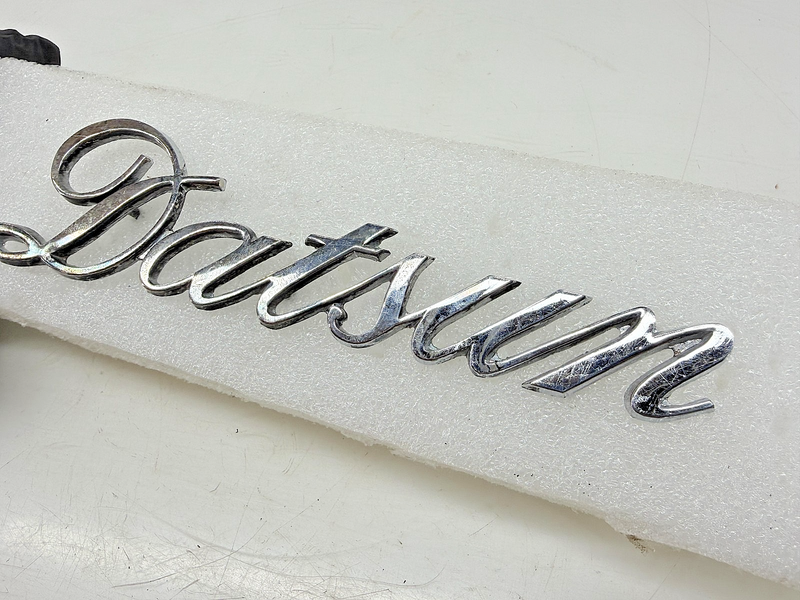 OEM 1970 - 1978 DATSUN SUNNY B110 1200 240Z 260Z 280Z TRUNK SCRIPT EMBLEM E9-116